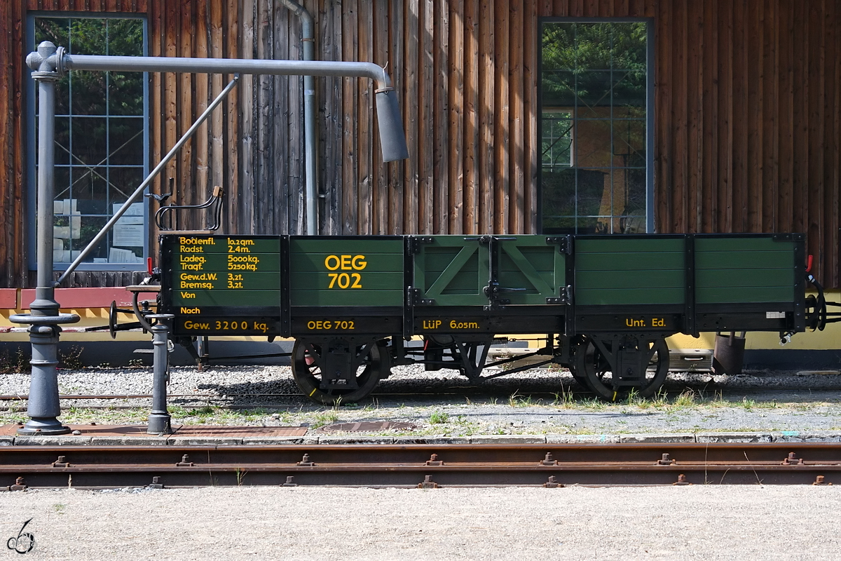 Dieser offene Güterwagen OEG 702 war Ende Juli 2022 in Hüinghausen zu sehen.