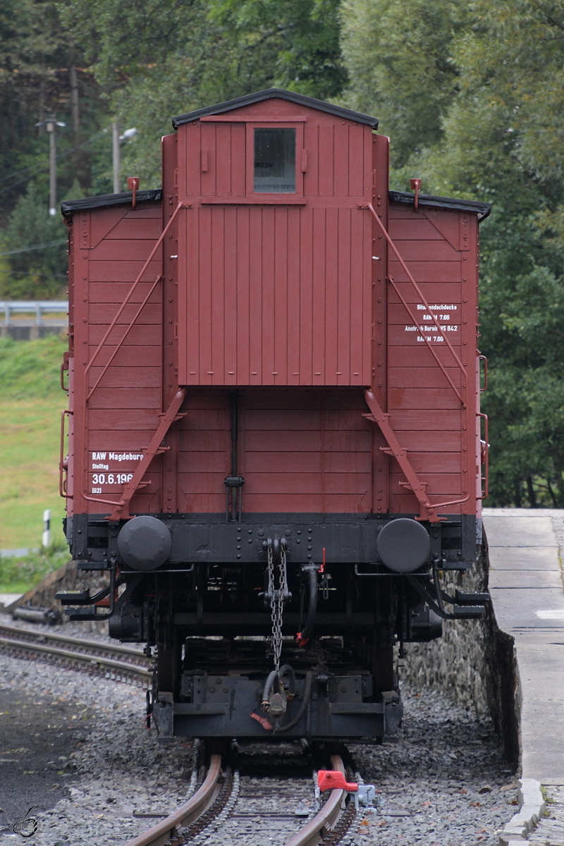 Dieser Rf4-Rollwagen (97-08-63) war mit einem gedeckten Güterwagen (05-63-98) beladen in Schmalzgrube abgestellt. (September 2020)