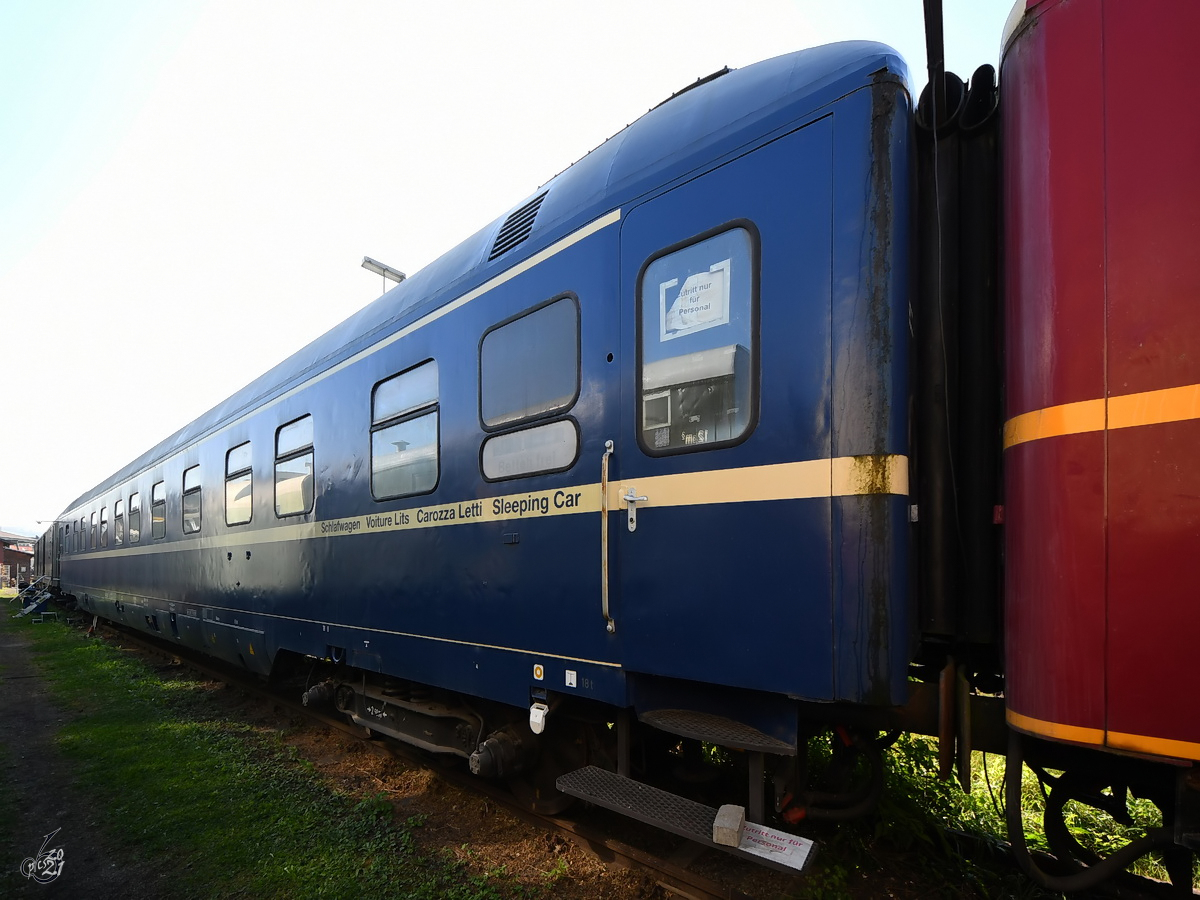 Dieser Schlafwagen war auf dem Gelände des Eisenbahnmuseums in Koblenz abgestellt. (September 2021)