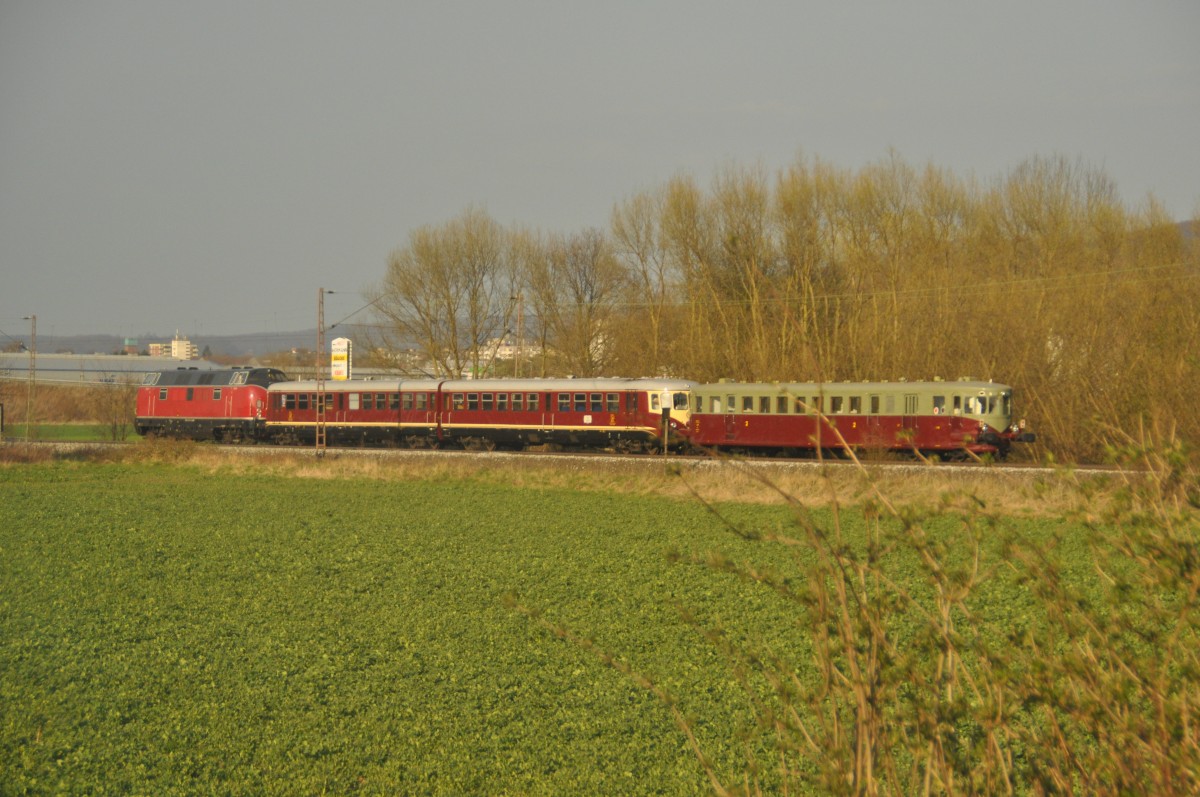 Dieser Schnappschuss ist aus dem ICE 1184 von München nach Berlin am 10.04.2015 hinter Göttingen gemacht. Vielleicht weiß einer von Euch wo diese Sonderfahrt hinging?