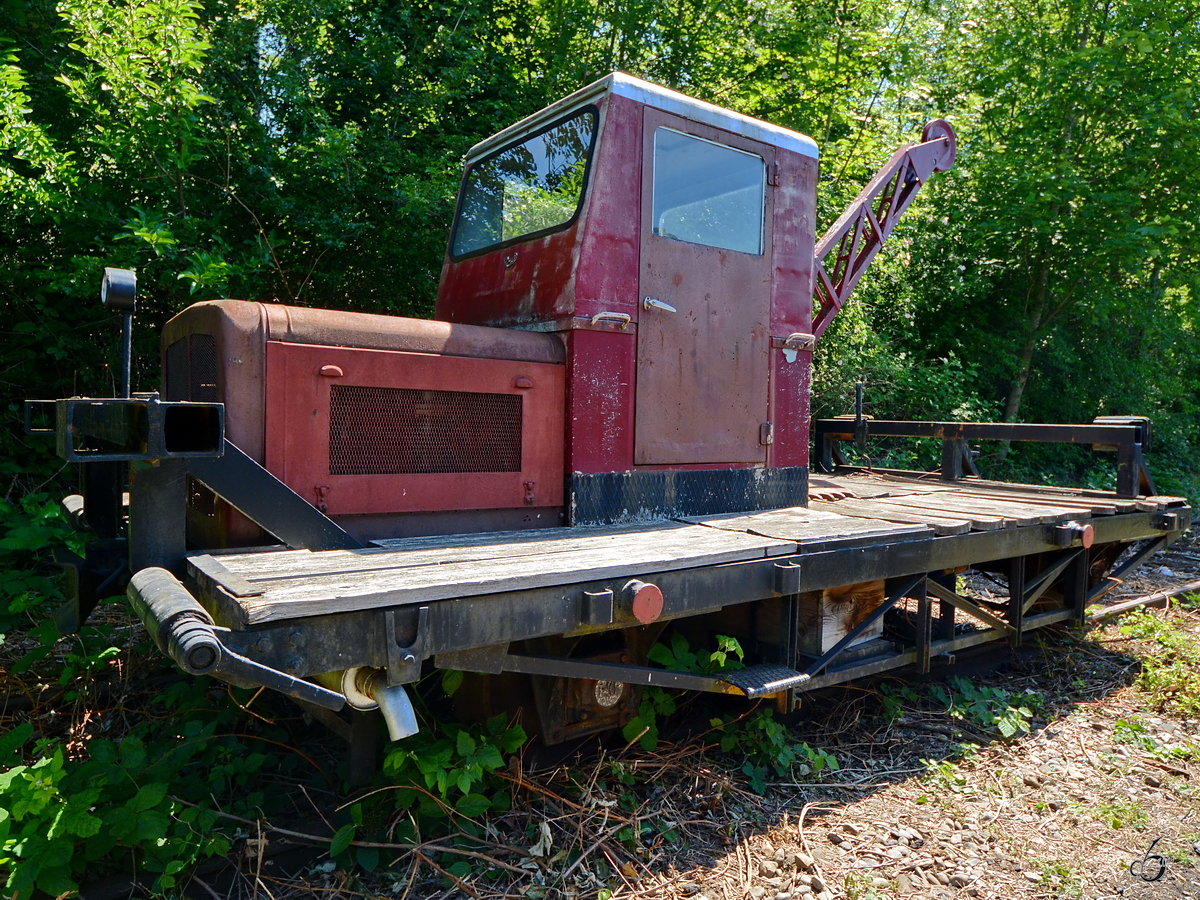 Dieser Schwerlastkleinwagen mit Kran vom Typ KLV 51 entstand 1954 bei Robel. (Bayerisches Eisenbahnmuseum Nördlingen, Juni 2019)