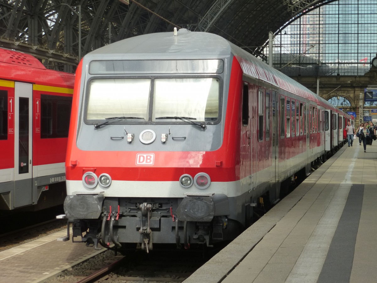 Dieser Steuerwagen der Bauart Wittenberge stand am 23.08.2013 in Frankfurt (M.) Hbf auf Gleis 7.