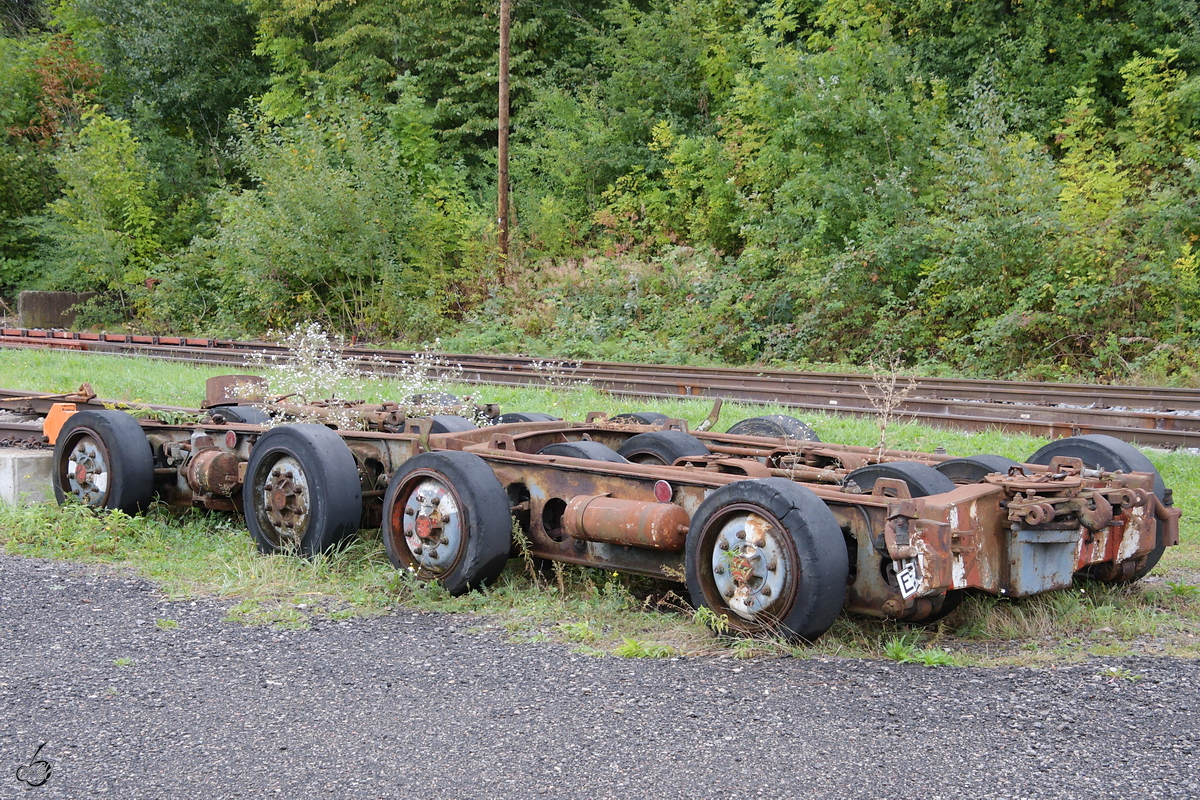 Dieser Straßenroller war im September 2020 im Eingangsbereich des Sächsischen Eisenbahnmuseums in Chemnitz-Hilbersdorf zu sehen.