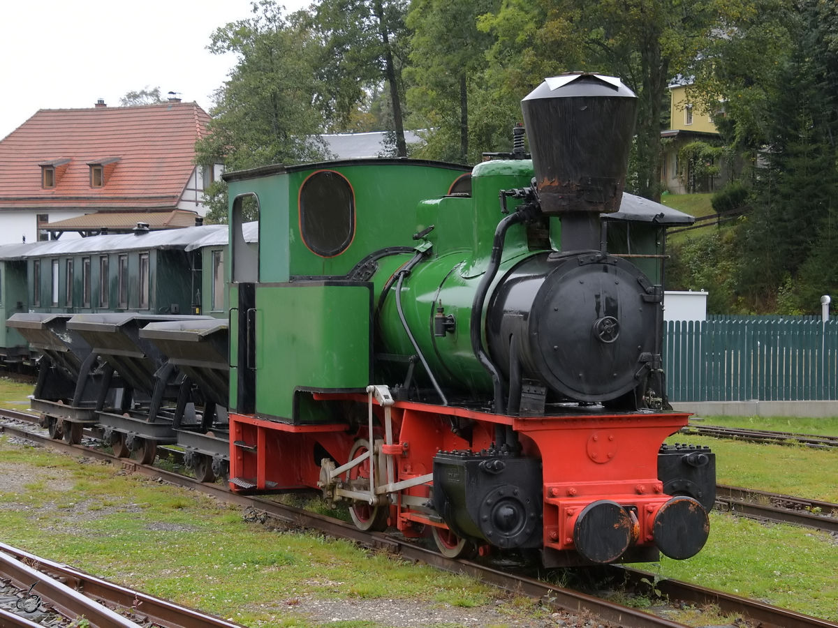 Dieses 1903 gebaute Exemplar mit der Fabrik-Nummer 1162 ist die älteste Dampflokomotive von O&K auf deutschem Boden. (Sächsisches Schmalspurbahnmuseum Rittersgrün, September 2020)