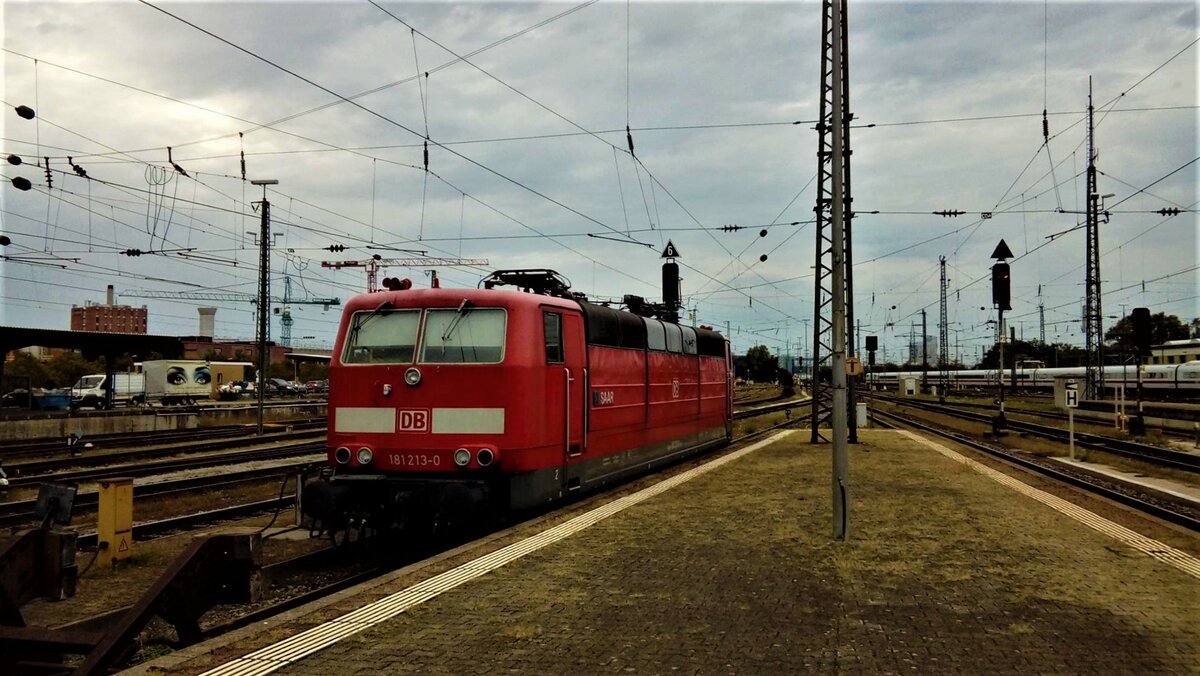 Dieses Bild Stammt aus der Anfangszeit als Trainspotter hier 181 213-0 im Badischen  Bahnhof
ca . März 2017 