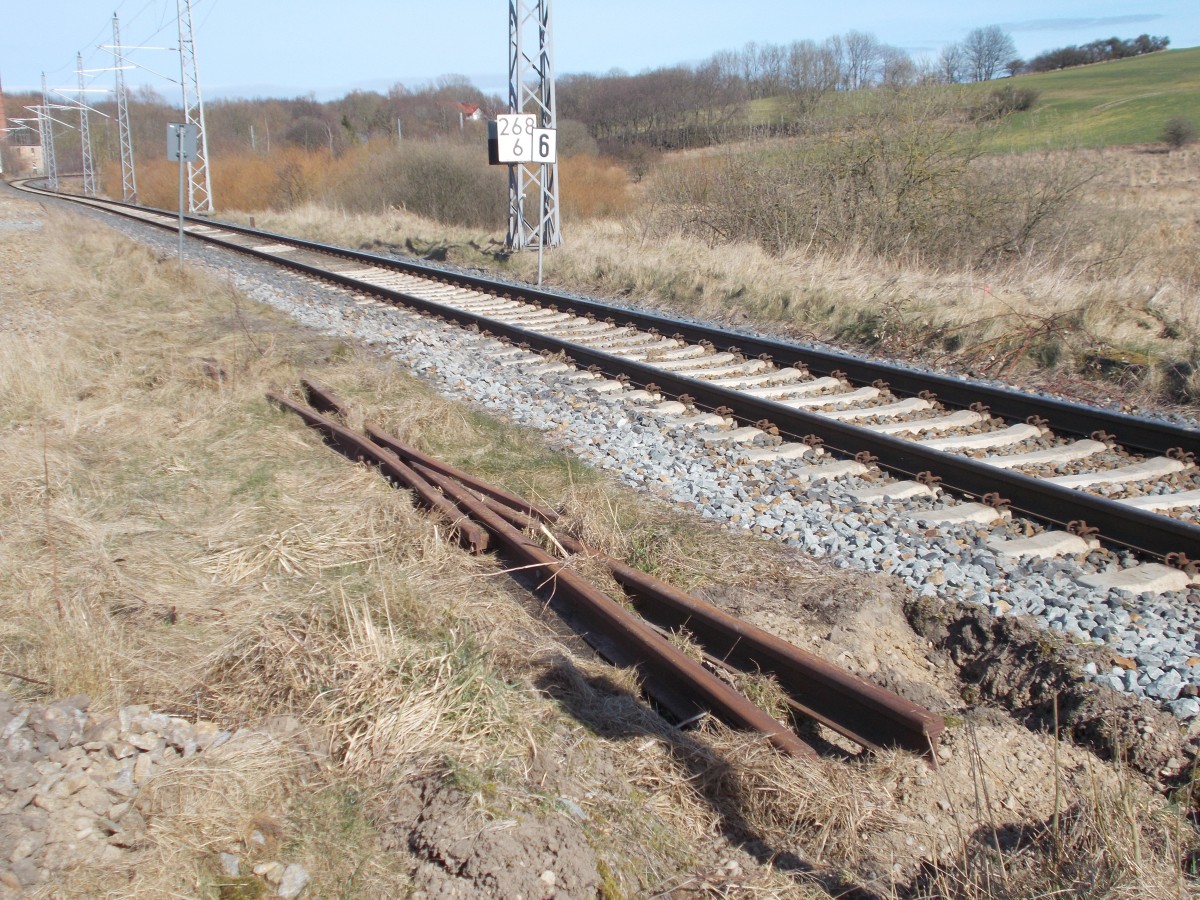 Dieses Herzstück einer ehemaligen Weiche lag,am 22.März 2015,in Sagard.
