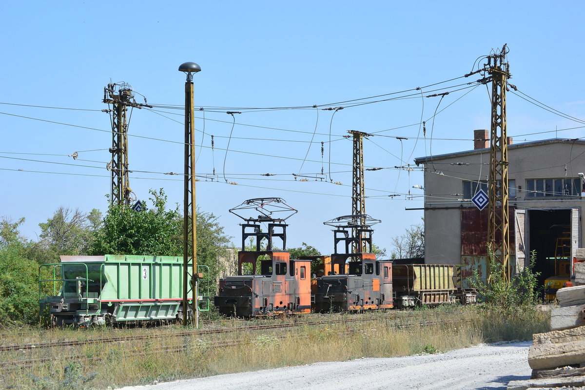 Dieses Jahr bekam das Sodawerk Staßfurt 2 neue Werkloks. 2 alte Werkloks werden als Reserve gehalten. Die dritte Lok war dieses Jahr mit einem LKW kollidiert und beschädigt worden.

Staßfurt 25.07.2019