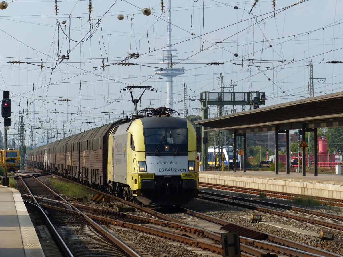 Dispolok ES64U2-011 zieht am 16.09.2014 einen Altmann ganzzug durch den Bremer Hauptbahnhof.