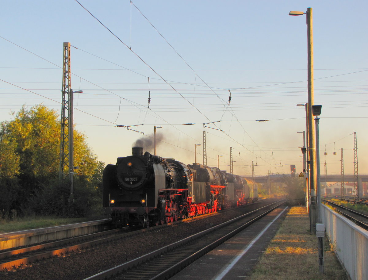 DLW 50 3501 + DB Museum 01 1531-1 + 44 0093-3 als DbZ 75750 von Arnstadt Hbf nach Halle (S) Hbf, am 25.08.2016 in Erfurt Ost.