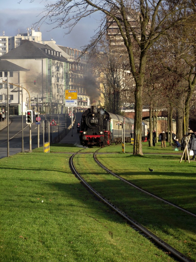 DME 184 aus Darmstadt fuhr am 15.12.13 als Gastlokomotive in Frankfurt auf der Hafenbahn. 