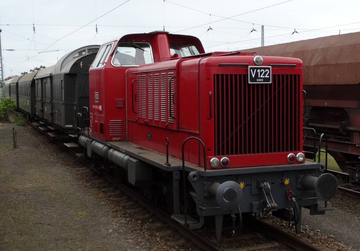 DME V122 (MAK Typ 1200 D) am 16.05.15 in Darmstadt Kranichstein bei den Bahnwelttagen aus einen Sonderzug aus fotografiert