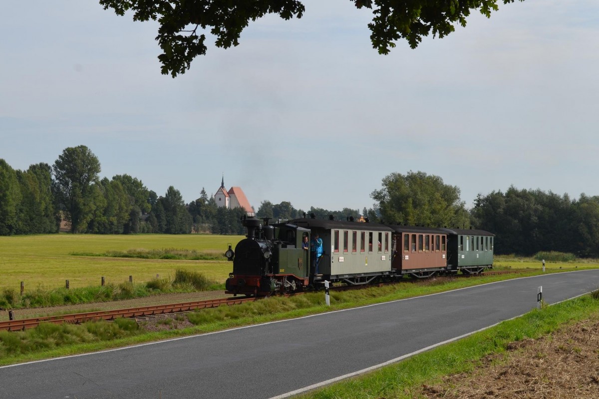 Döllnitzbahn: Sä. IK Nr. 54 bei Mügeln in Richtung Nebitzschen zum „130 Jahre Schmalspurbahnstrecke Oschatz – Mügeln Jubiläum“ 13.09.2015