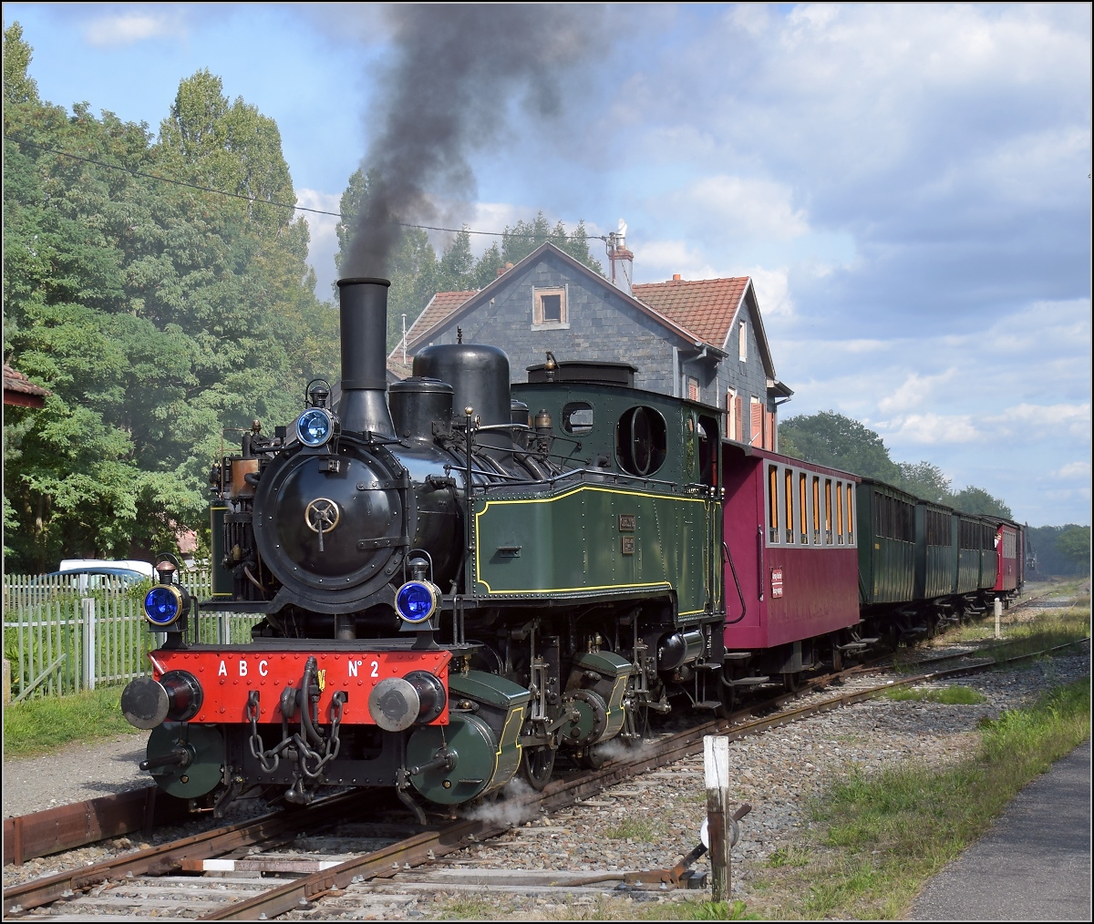 Dollertalbahn, ein kaum bekanntes Museumsjuwel.

Ankunft am heutigen Endbahnhof Sentheim mit 020+020T système Mallet n° 10416 und ihrem Museumszug. August 2017.