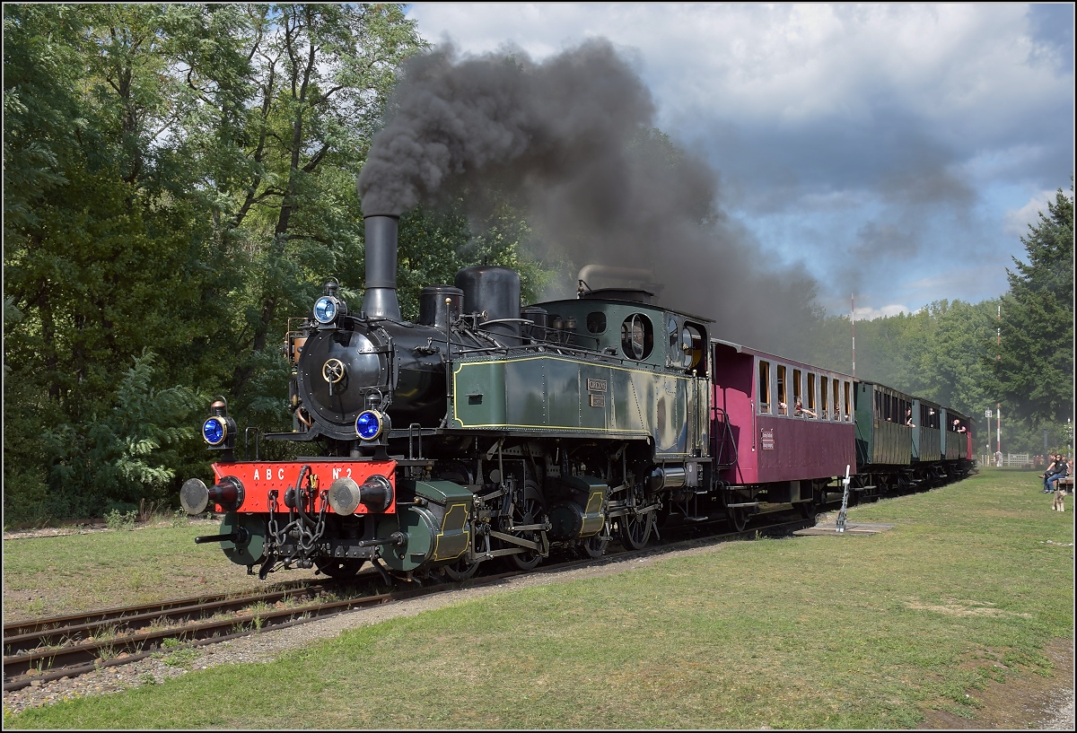 Dollertalbahn, ein kaum bekanntes Museumsjuwel.

Nach der Besichtigung von Burnhaupt, dem zentralen Bahnhof mit dem Depot der Dollertalbahn, ist Abfahrt in Richtung Sentheim. 020+020T système Mallet n° 10416 hat wieder gut eingeheizt. August 2017.