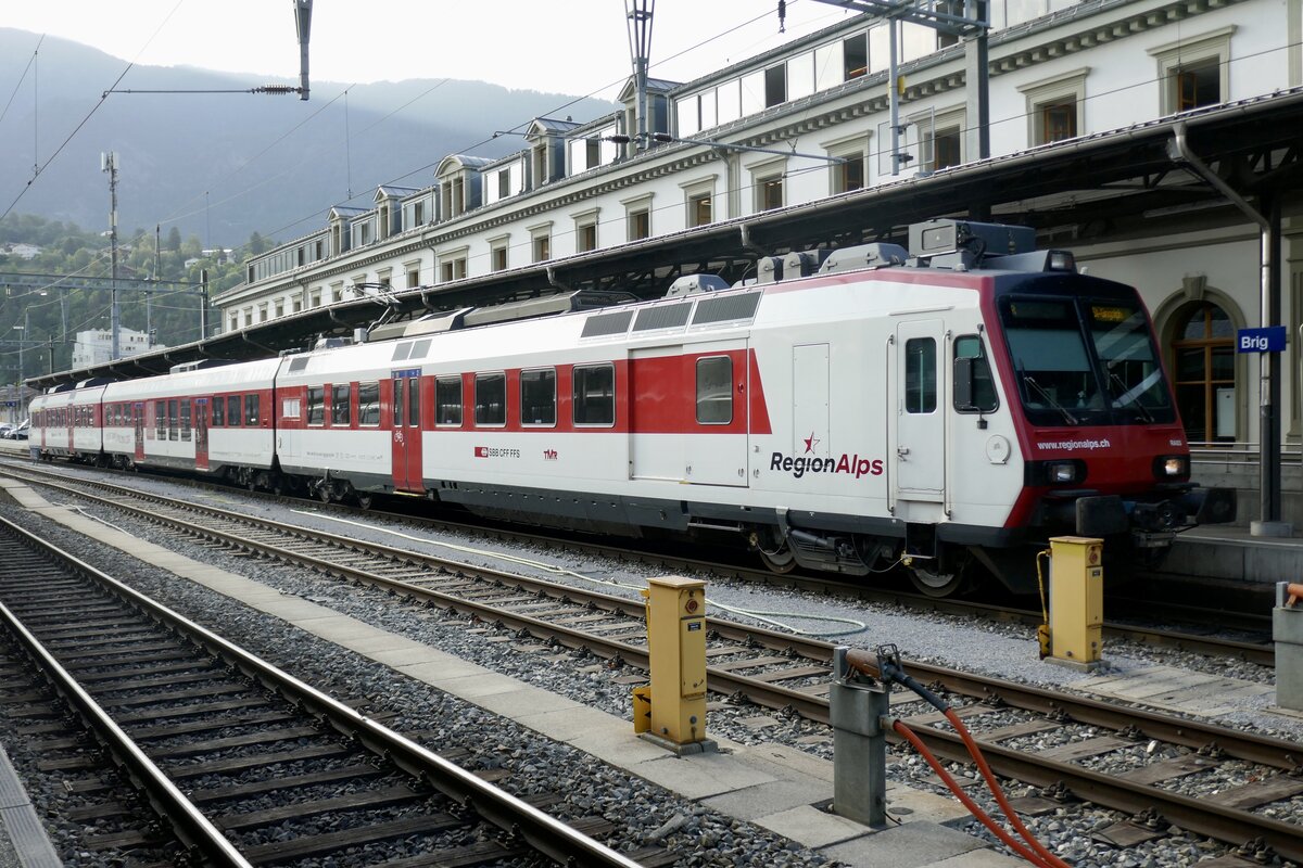 Domino RegionAlps RBDe 560 403 am 27.7.22 nach der Ankunft im Bahnhof Brig.