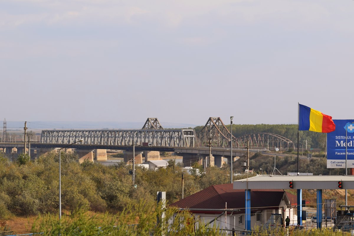 Donaubrücke bei Fetesti gesehen am 30.09.2017 von der Mautstation der autobahn nach Constanta