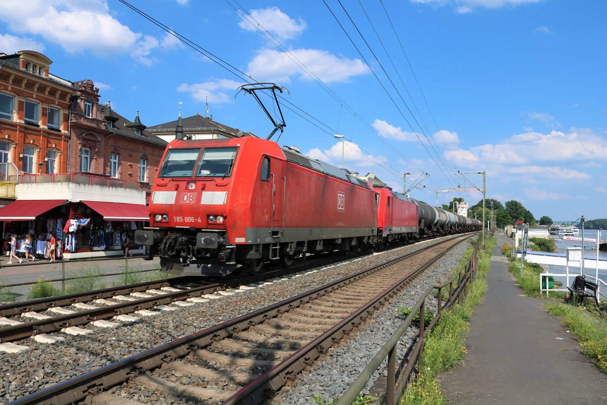 Doppel Baureihe 185 006 im schlepp eine weitere 185
Rüdesheim(Rhein) 
Rechte Rheinstrecke
Am 09.06.2018