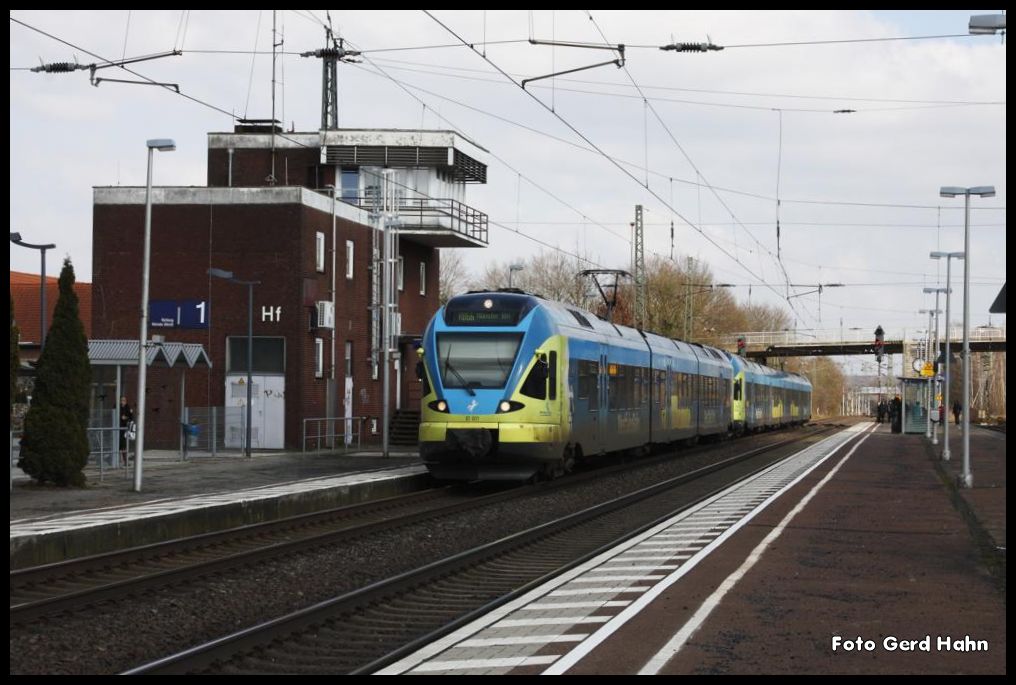 Doppel ET der Westfalenbahn mit ET 011 und ET 016 fährt am 13.3.2015 um 14.23 Uhr in Hasbergen als RB 66 nach Münster ein.