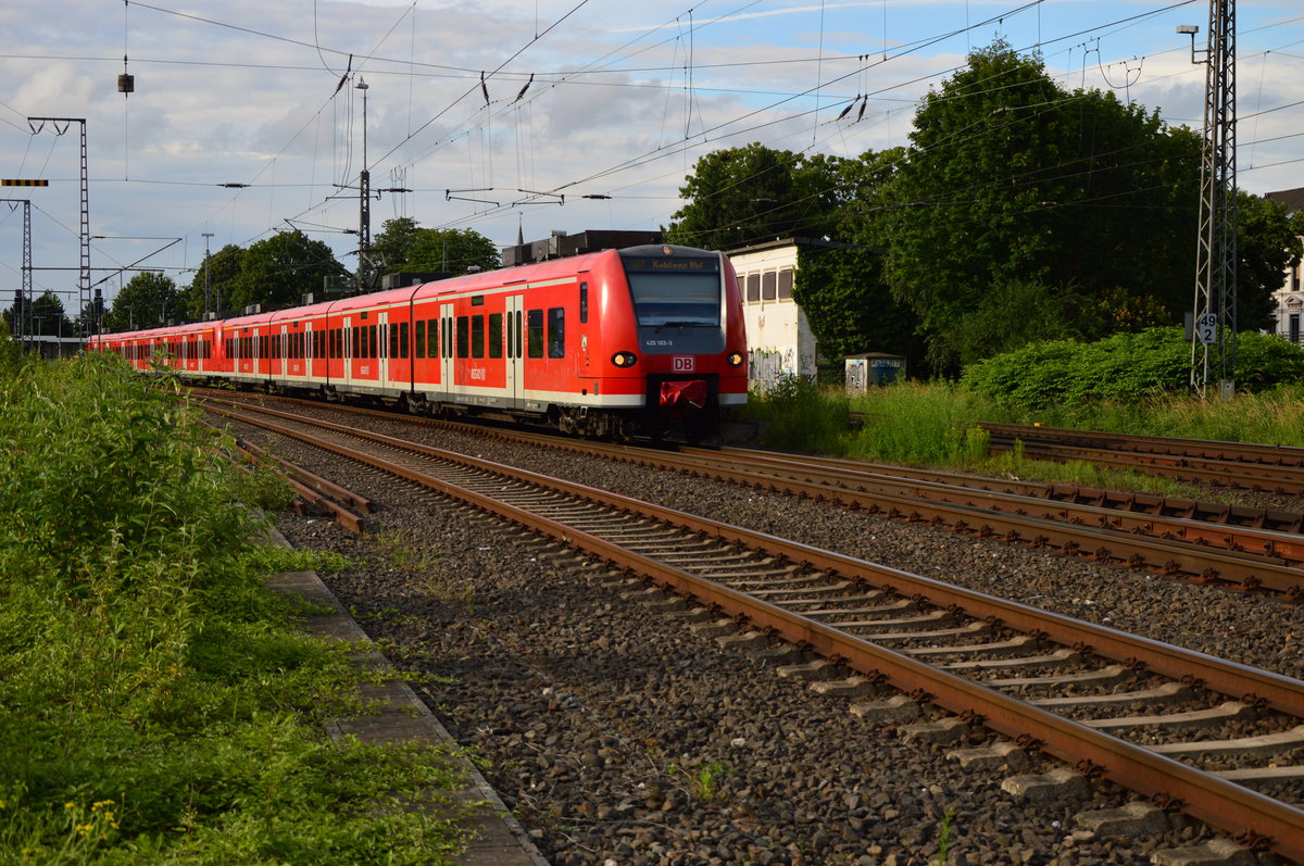 Doppeleinheit 425 als RB 27 nach Koblenz Hbf am Freitag den 17.6.2016 beim Verlassen vom Rheydter Hbf.