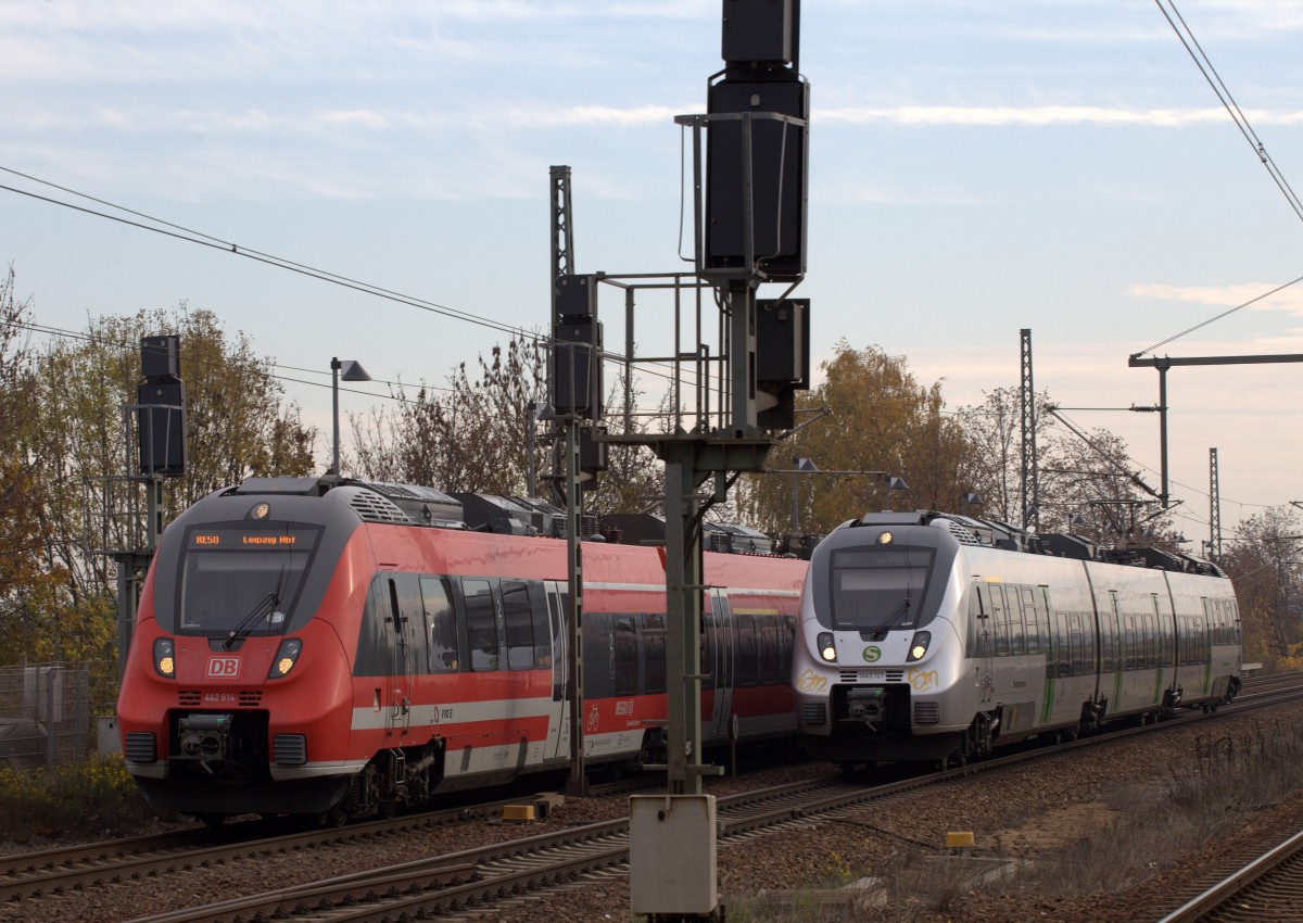 Doppelhamster in Priestewitz. Währhendessen 442 814 als RE 50 nach Leipzig unterwegs ist, wird 1442 127 in Priestewitz überholt. 05.11.2014  11:48 Uhr.