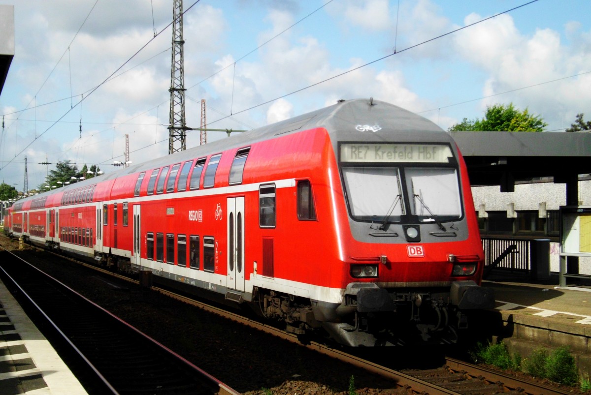 Doppelstock-Steuerwagen (2. Gattung) als RE7 nach Krefeld Hauptbahnhof im Bahnhof Wuppertal-Oberbarmen.(15.9.2013) 