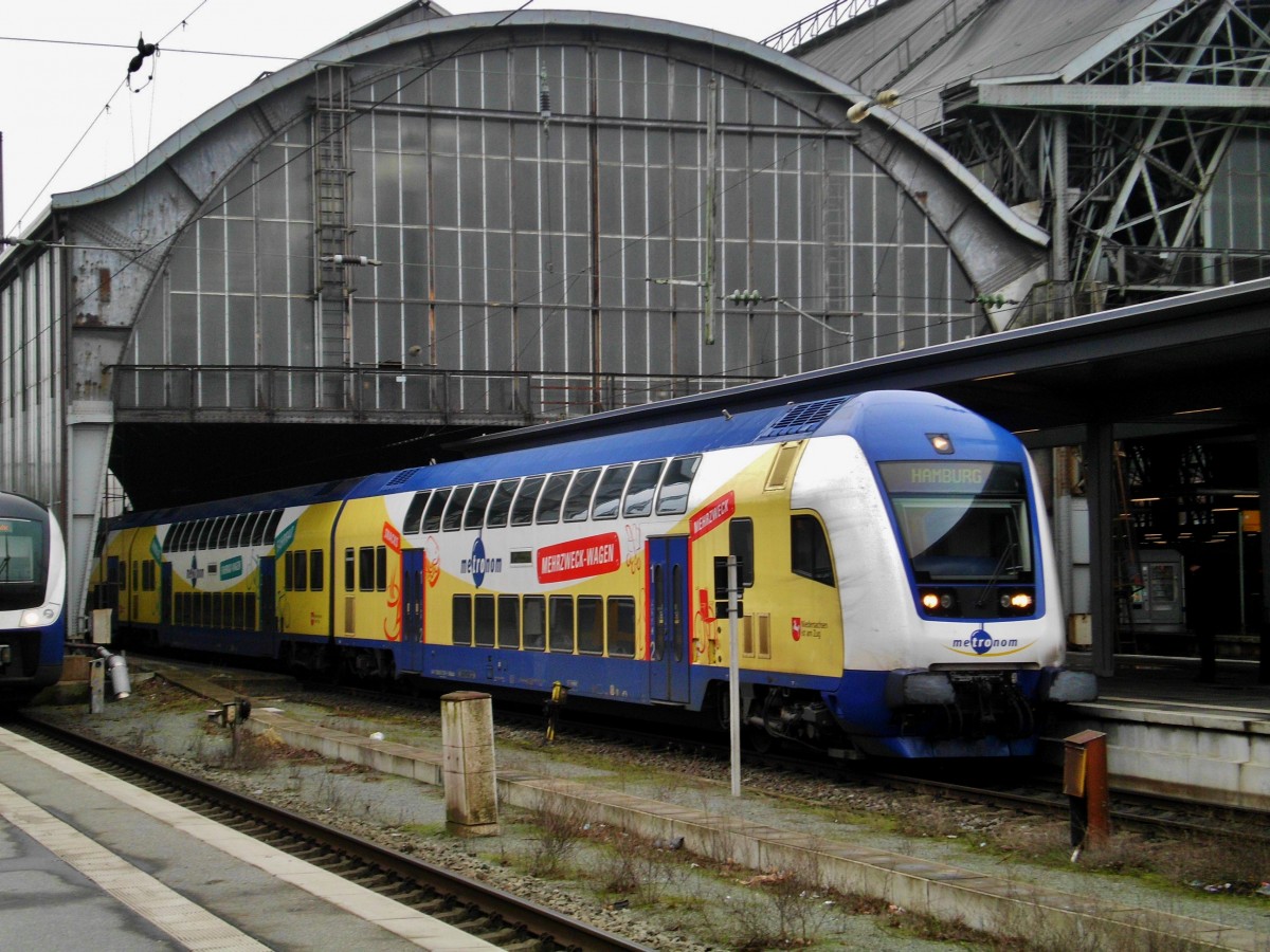 Doppelstock-Steuerwagen (3. Gattung) als RE4 nach Hamburg im Hauptbahnhof Bremen.(01.02.2015)
