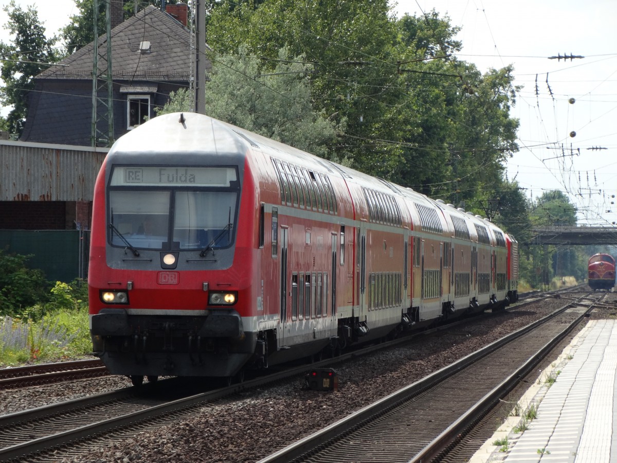 Doppelstock Steuerwagen RE nach Fulda am 27.06.14 in Maintal Ost