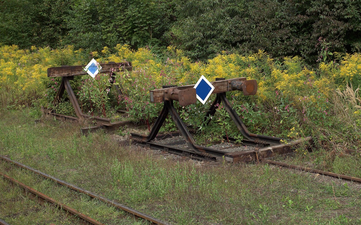 Doppelt hält besser ,  Doppelprellbock   23.08.2014  11:57 Uhr Bahnhof: Bila Tremesna