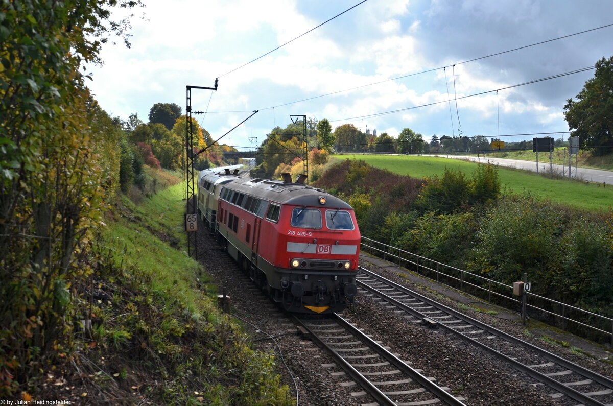 Doppelte Dieselpower auf Talfahrt auf der Geislinger Steige. 218 429-9 und 218 446-3 ziehen den IC 2012 von Oberstdorf nach Dortmund Hbf. In Stuttgart ist Lokwechsel und die 218er übernehmen den Gegenzug. (Aufnahme vom Gegenzug folgt noch...) Aufgenommen am 03.10.2022