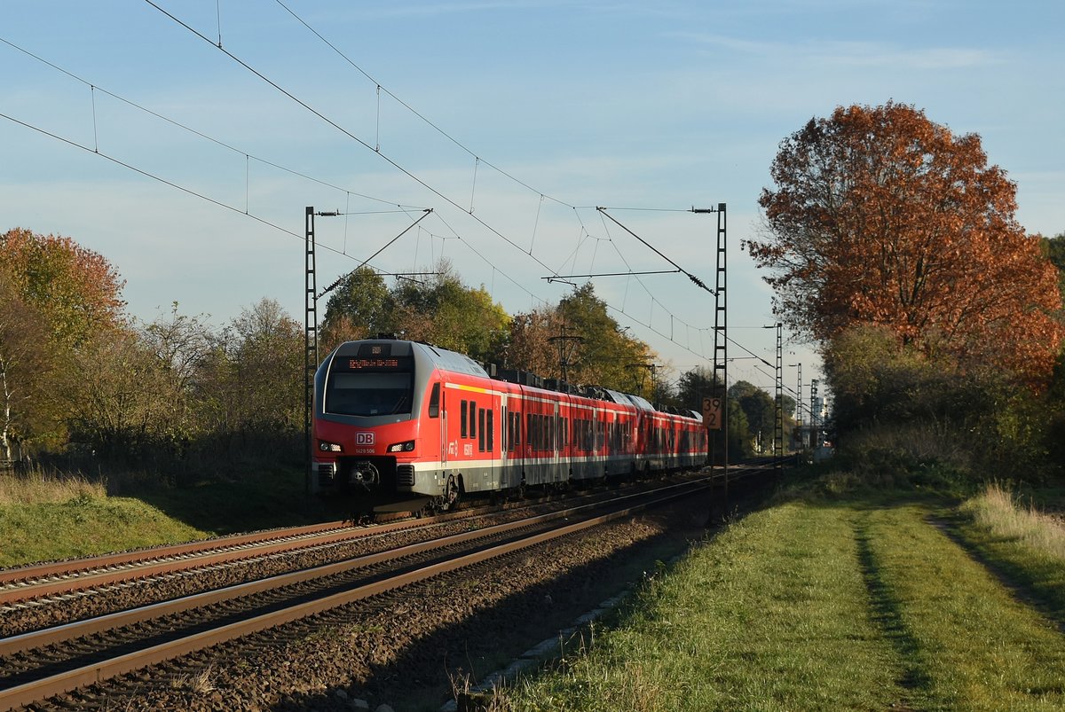 Doppeltracktion RE42 als Umleiter bei Kaarst Broicherseite geführt vom 1428 506 gen Münster am Samstag den 3.11.2018