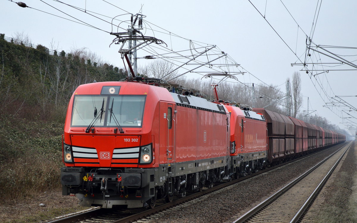 Doppeltraktion 193 302 + 193 304 mit Erzzug am 06.03.18 Richtung Eisenhüttenstadt Durchfahrt Bf. Berlin-Hohenschönhausen.