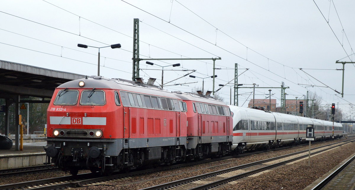 Doppeltraktion 218 832-4 + 218 835-7 mit dem ICE Tz 1129  Kiel  411 529-1/411 029-2 am Haken am 03.02.18 Durchfahrt Bf. Flughafen Berlin-Schönefeld wahrscheinlich zum Betriebswerk Berlin-Rummelsburg.