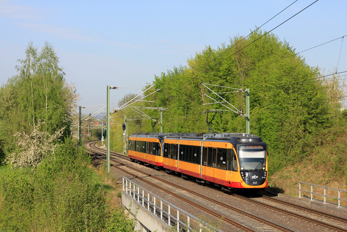 Doppeltraktion ET 2010 als S4 nach Heilbronn Hbf bei Öhringen-Cappel. 