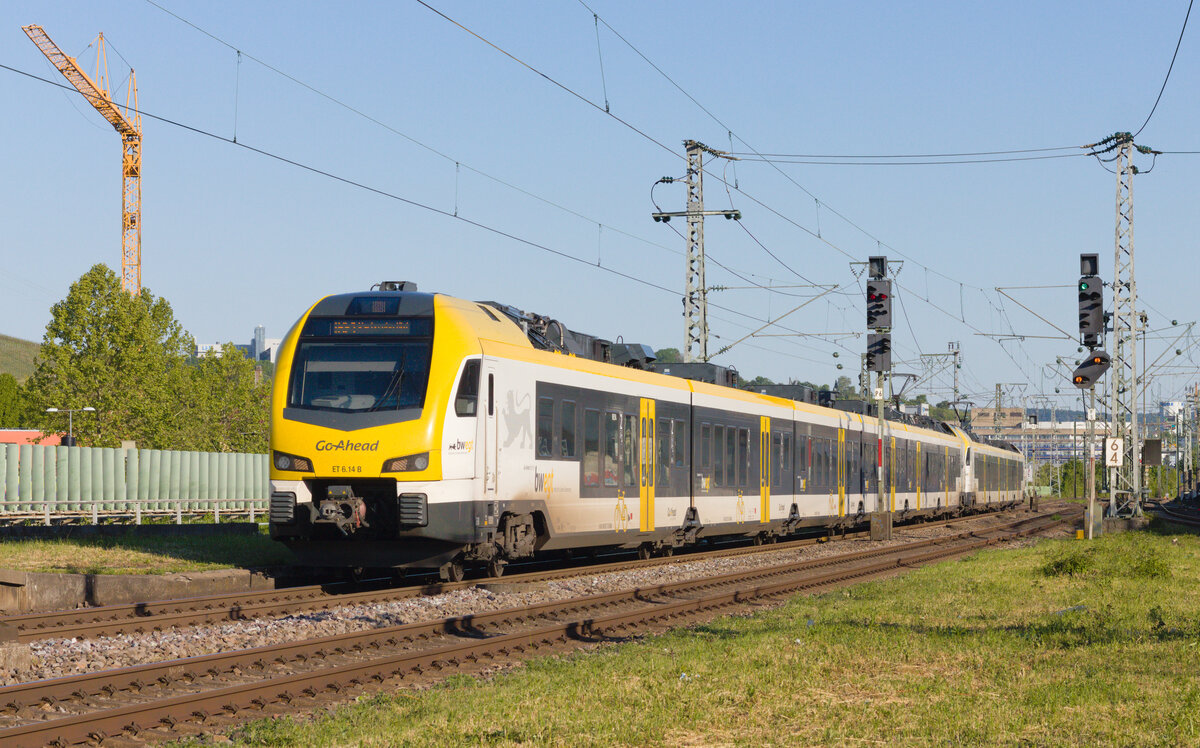 Doppeltraktion Flirt 3 (6-teilig) als IRE 1 Stuttgart-Karlsruhe am 01.06.2021 bei der Durchfahrt von Stuttgart-Zuffenhausen. 