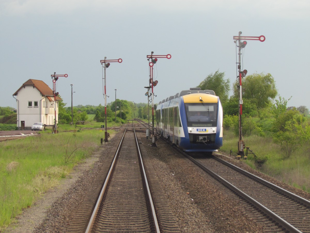 Doppeltraktion Lint HEX bei der Durchfahrt in Blumenberg nach Magdeburg HBF am 15.05.2013