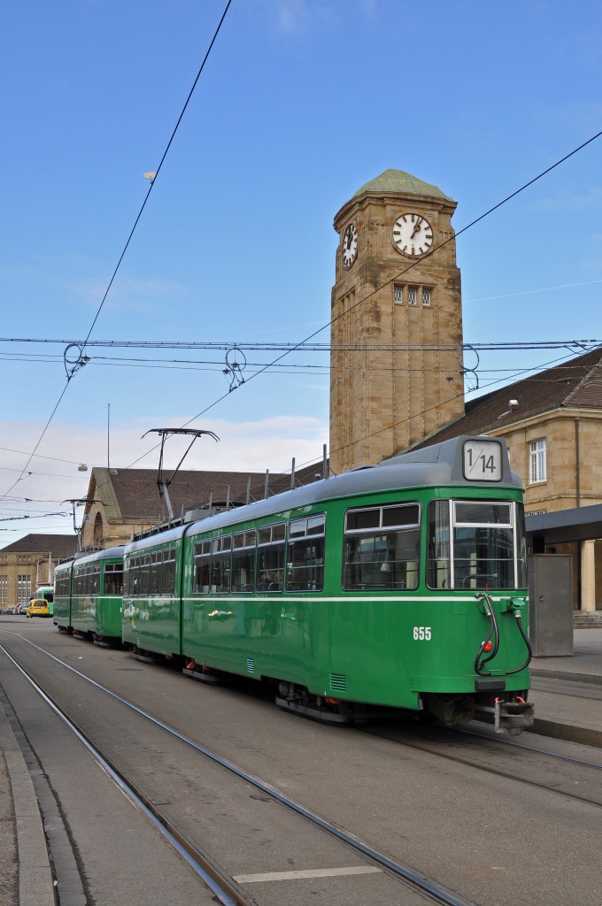 Doppeltraktion mit den Be 4/6 Düwag 656 und 655 auf der Linie 1/14 an der Endstation am Badischen Bahnhof. Die Aufnahme stammt vom 09.02.2015.