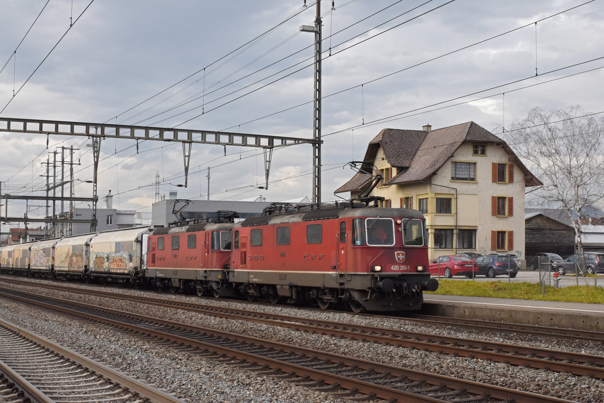 Doppeltraktion, mit den beiden De 4/4 420 265-1 und 420 283-4 durchfährt den Bahnhof Rupperswil. Die Aufnahme stammt vom 17.01.2020.