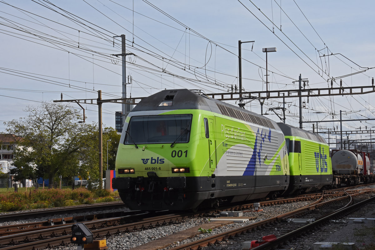 Doppeltraktion, mit den BLS Loks 465 001-6 und 465 011-5 durchfährt den Bahnhof Pratteln. Die Aufnahme stammt vom 24.09.2020.