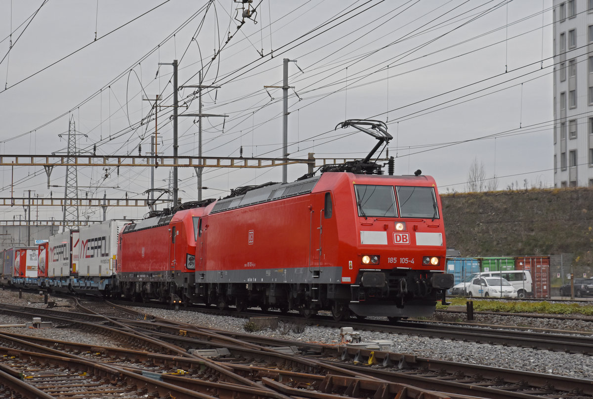 Doppeltraktion, mit den DB Loks 185 105-4 und 193 350-6 durchfährt den Bahnhof Pratteln. Die Aufnahme stammt vom 17.01.2020.