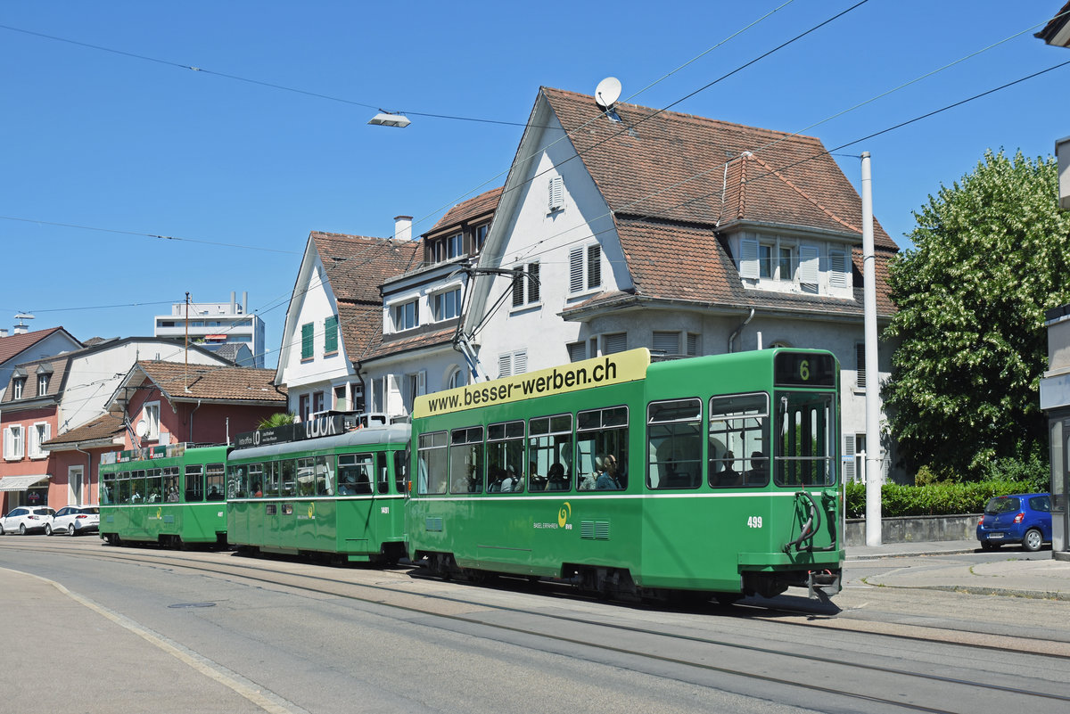 Doppeltraktion, mit dem Be 4/4 497, dem B4S 1491 und dem Be 4/4 499, auf der Linie 6, fahren zur Haltestelle Lindenplatz. Die Aufnahme stammt vom 26.06.2018.