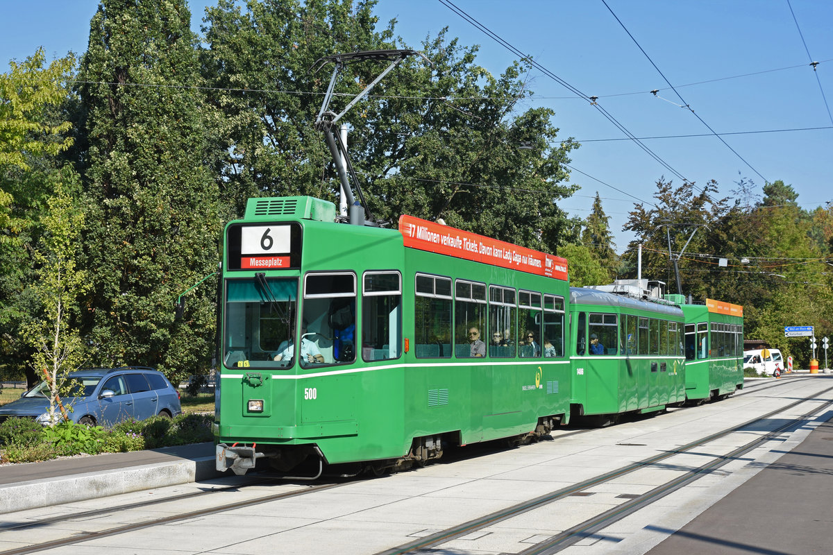 Doppeltraktion, mit dem Be 4/4 500, dem B4S 1486 und dem Be 4/4 502, auf der Linie 6, bedient die Haltestelle Weistrasse. Die Aufnahme stammt vom 20.09.2018.