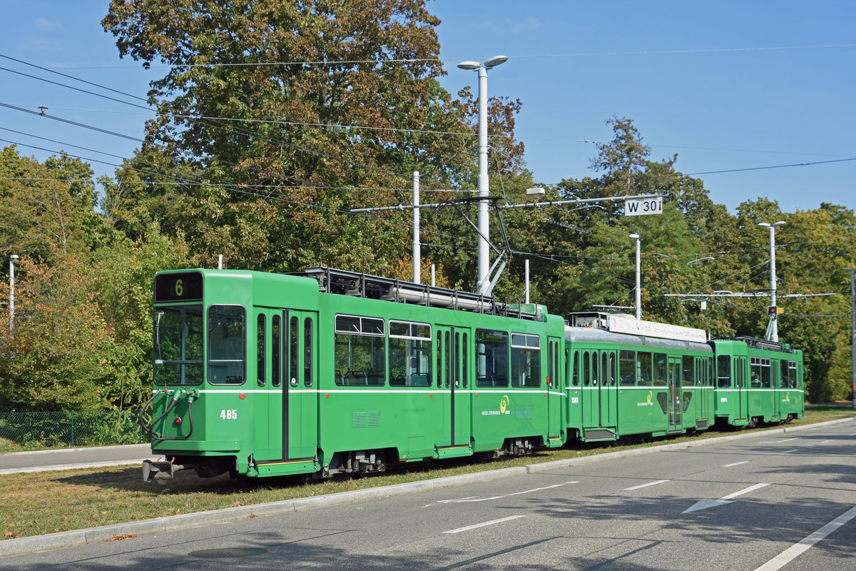 Doppeltraktion, mit dem Be 4/4 484, dem B4S 1501 und dem Be 4/4 485 fährt Richtung Haltestelle Habermatten. Die Linie 6, wird wegen Bauarbeiten am badischen Bahnhof im  Inselbetrieb  vom Eglisee bis zur Riehen Grenze geführt. Die Fahrzeuge werden in der Nacht in der Abstellanlage beim Eglisee eingestellt. Die Aufnahme stammt vom 30.09.2018.