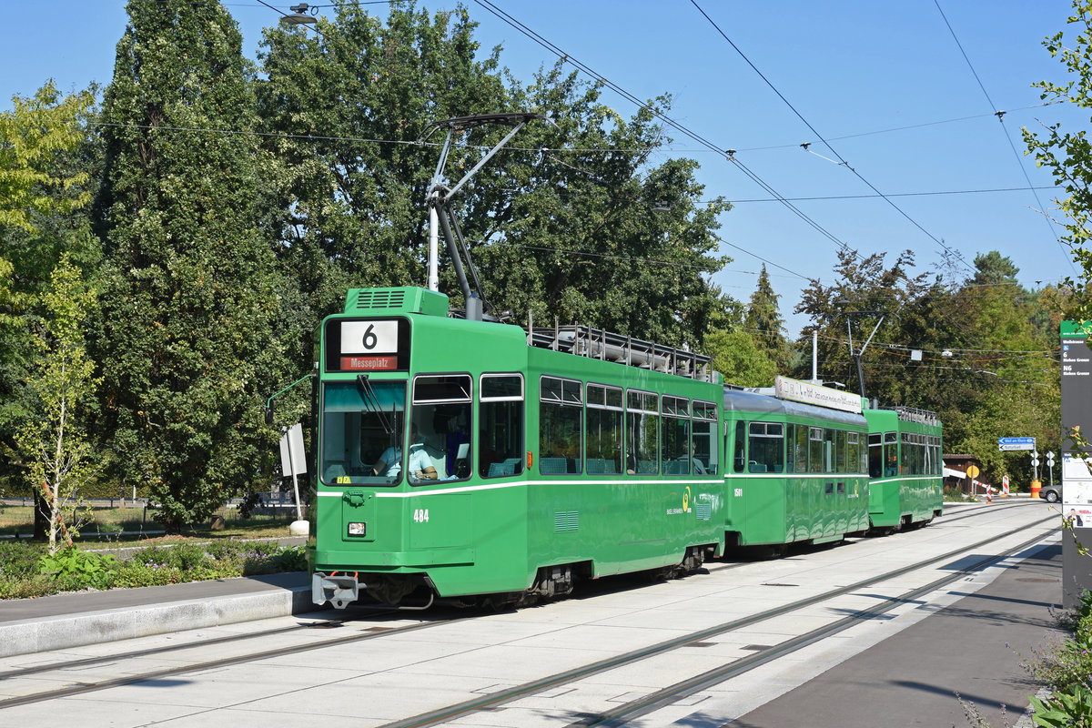 Doppeltraktion, mit dem Be 4/4 484, dem B4S 1501 und dem Be 4/4 485, auf der Linie 6, bedient die Haltestelle Weilstrasse. Die Aufnahme stammt vom 20.09.2018.