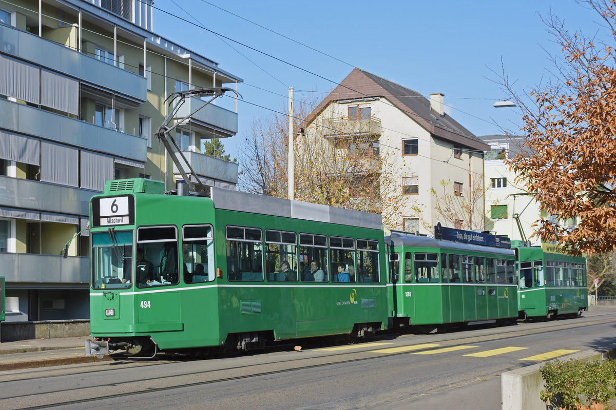 Doppeltraktion, mit dem Be 4/4 494, dem B4S 1505 und dem Be 4/4 489, auf der Linie 6, bedient die Haltestelle Merkurstrasse. Die Aufnahme stammt vom 22.11.2018.