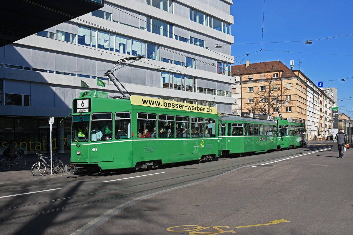 Doppeltraktion, mit dem Be 4/4 499, dem B4S 1491 und dem Be 4/4 497, auf der Linie 6, verlässt die Haltestelle Gewerbeschule Richtung Messeplatz. Die Aufnahme stammt vom 21.02.2020.
