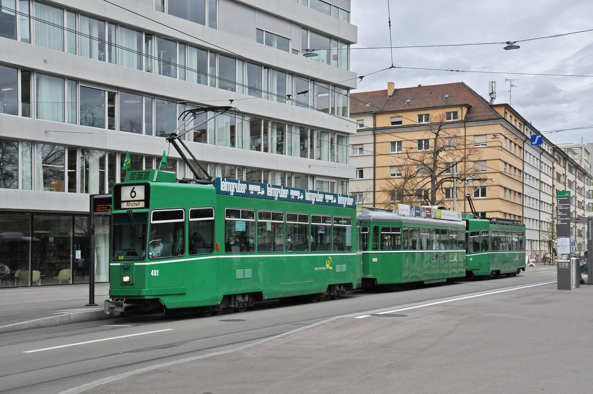 Doppeltraktion, mit dem Be 4/4 491, dem B4S 1495 und dem Be 4/4 477, auf der Linie 6, bedient die Haltestelle Gewerbeschule. Die Aufnahme stammt vom 02.11.2020.