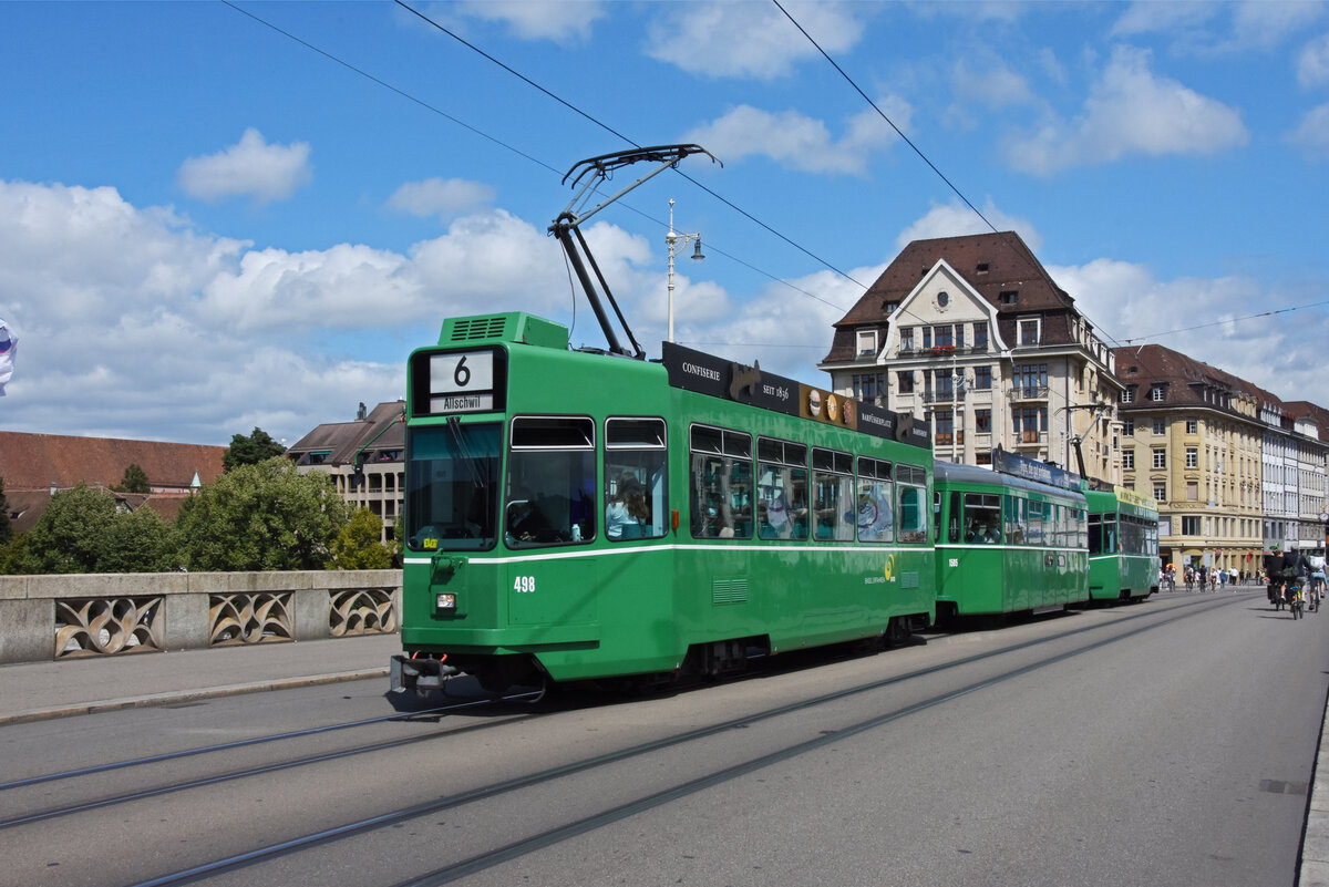 Doppeltraktion, mit dem Be 4/4 498, dem B4S 1505 und dem Be 4/4 489, auf der Linie 6, überquert die Mittlere Rheinbrücke. Die Aufnahme stammt vom 16.08.2021.