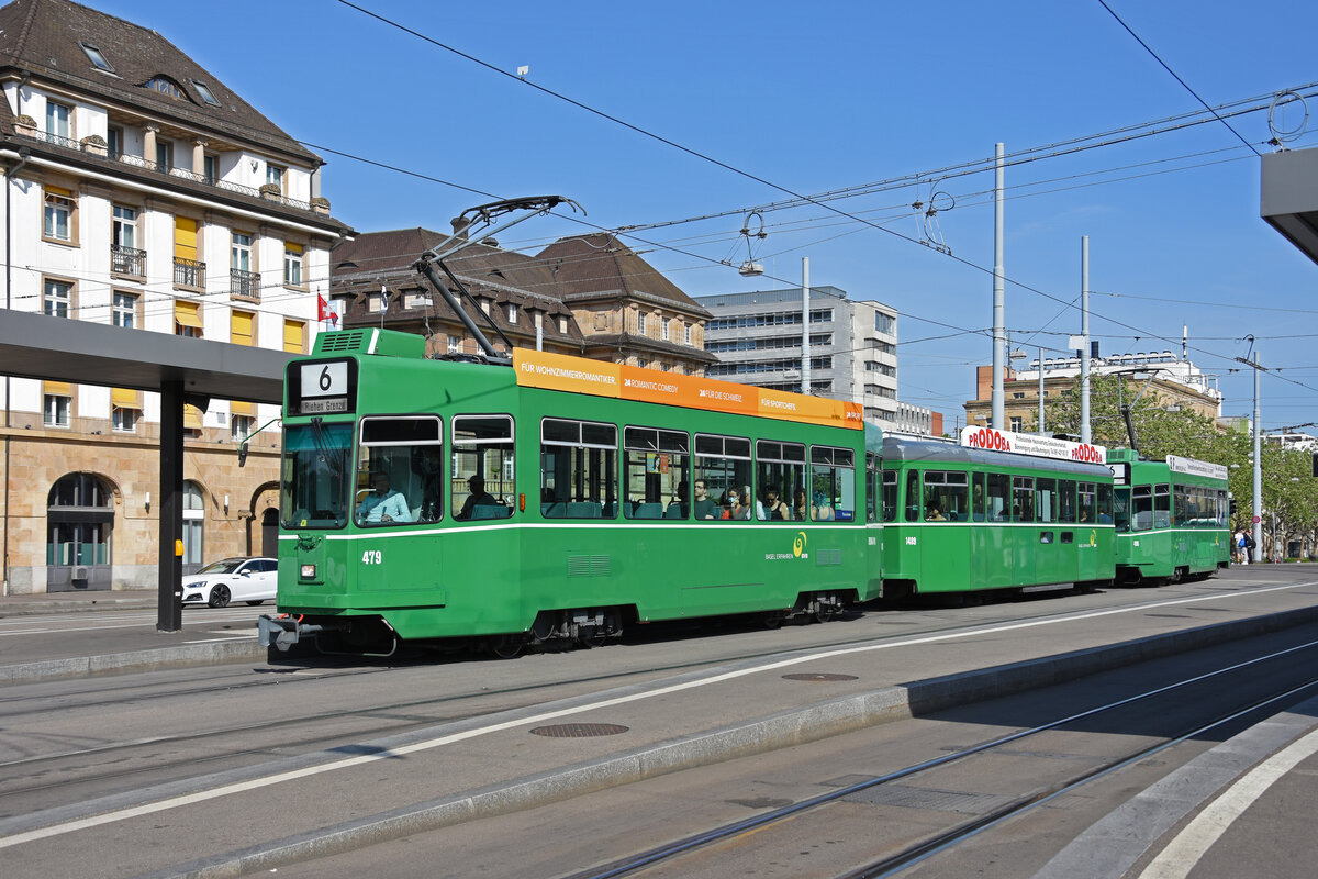 Doppeltraktion, mit dem Be 4/4 479, dem B4S 1489 und dem Be 4/4 496, auf der Linie 6, bedient die Haltestelle am badischen Bahnhof. Die Aufnahme stammt vom 20.05.2022.