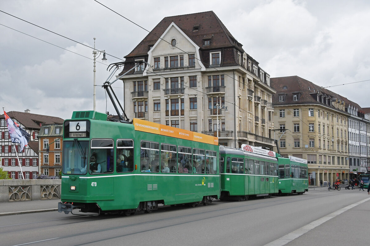 Doppeltraktion, mit dem Be 4/4 479, dem B4S 1489 und dem Be 4/4 496, auf der Linie 6, überquert am 25.04.2023 die Mittlere Rheinbrücke.