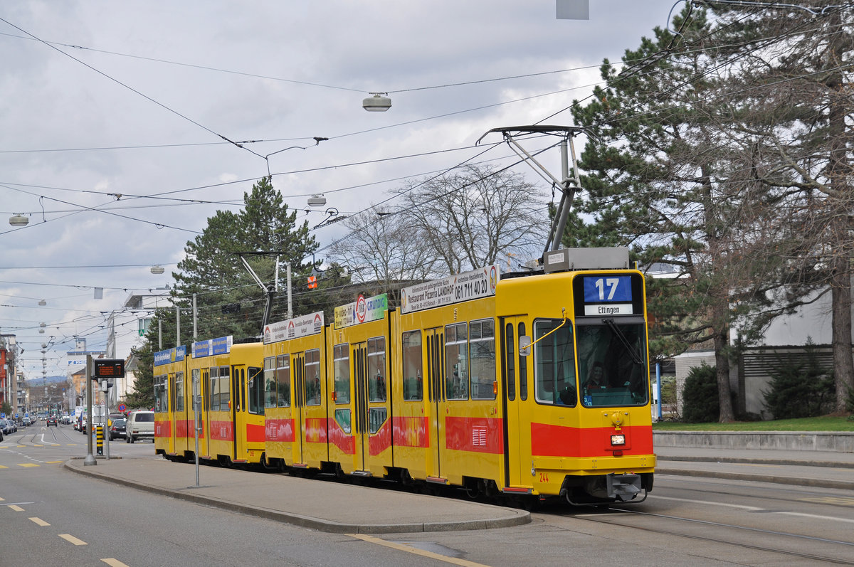 Doppeltraktion, mit dem Be 4/8 244 und dem Be 4/6 265, auf der Linie 17, verlassen die Haltestelle CIBA. Die Aufnahme stammt vom 31.03.2018.